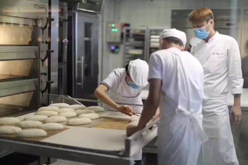 排隊(duì)7小時(shí)才能喝上的喜茶，竟是這個(gè)帥得掉渣的90后男神一手創(chuàng)立